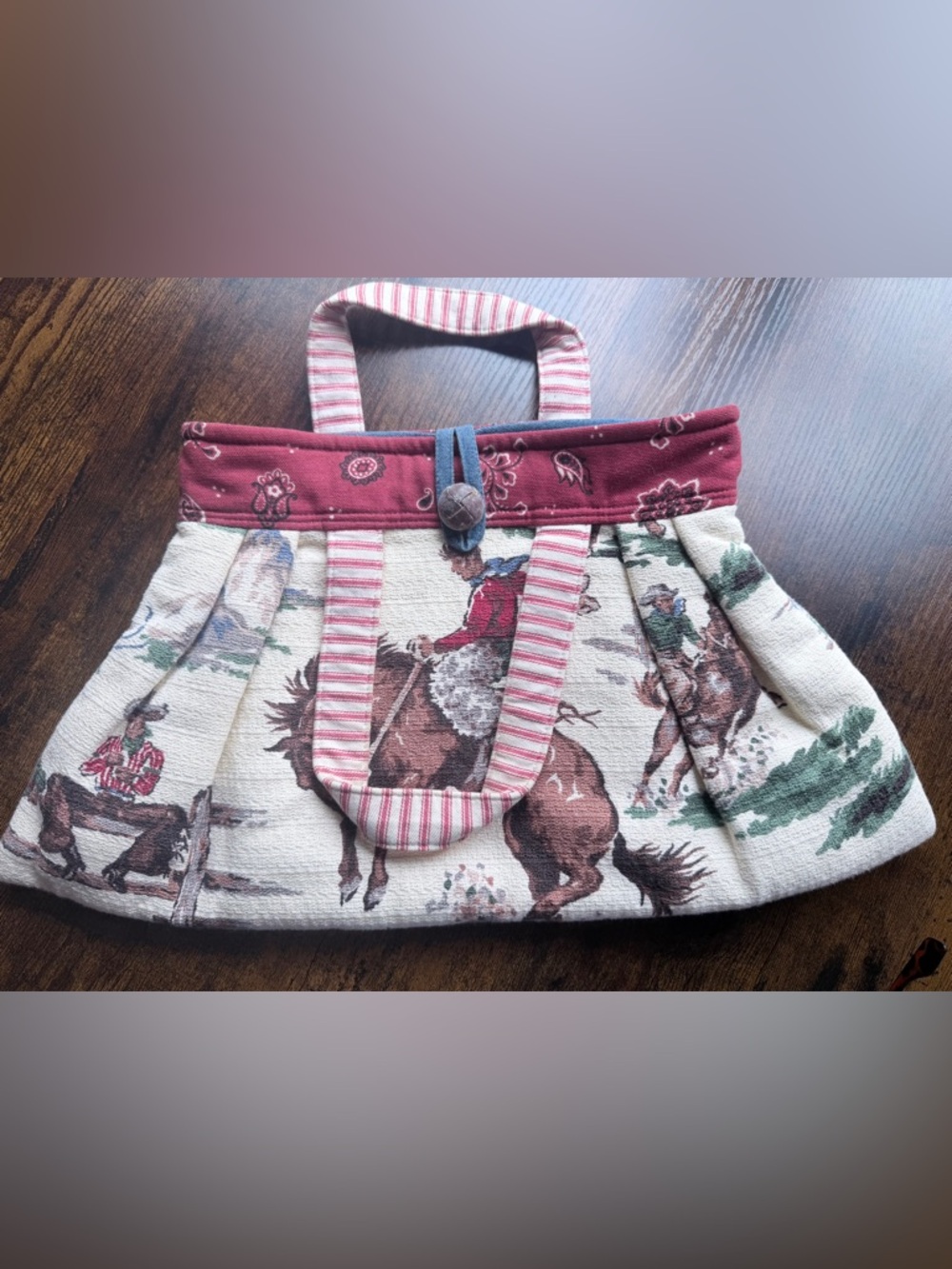 Adorable unique western handmade purse.👜